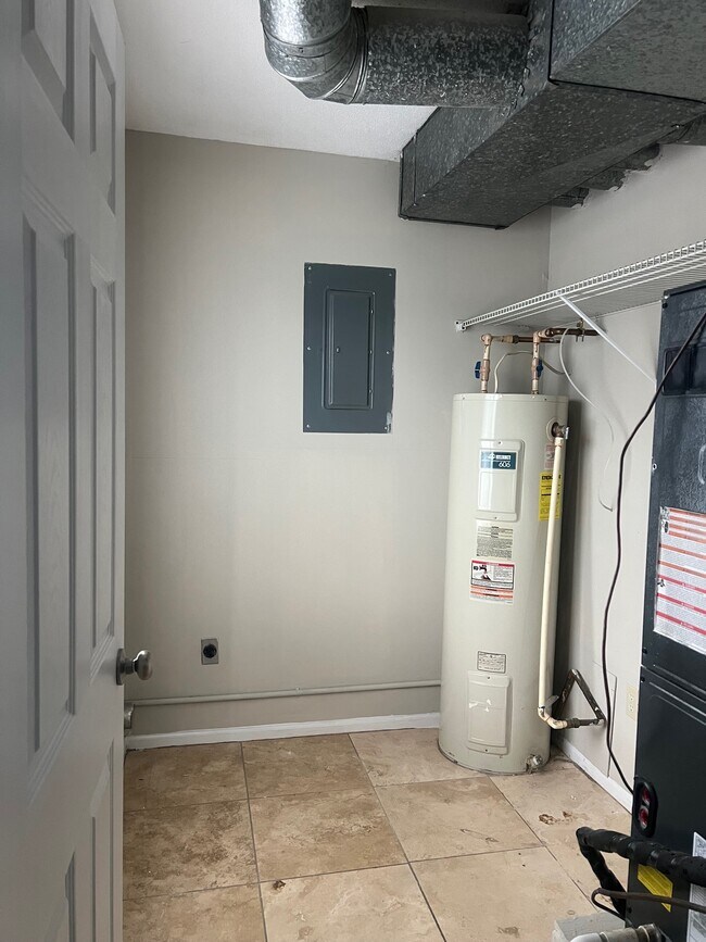 Photo - 122 Magnolia St