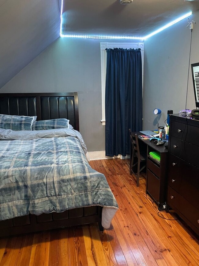 Photo - 264 Peck St Unit 3rd Fl