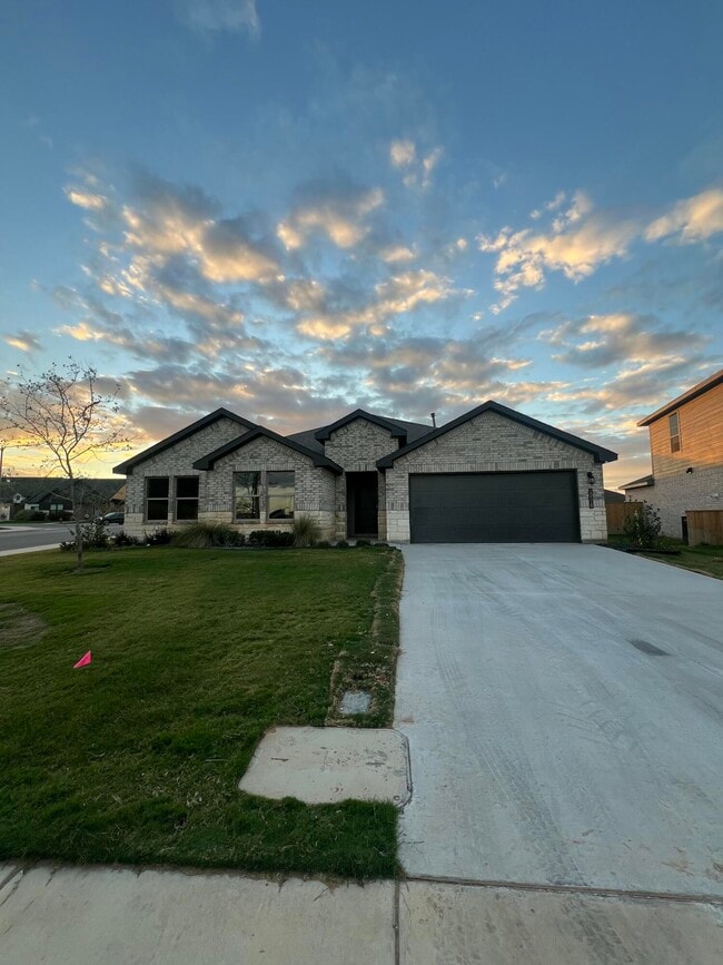 Photo - 10518 Aberdeen Ave
