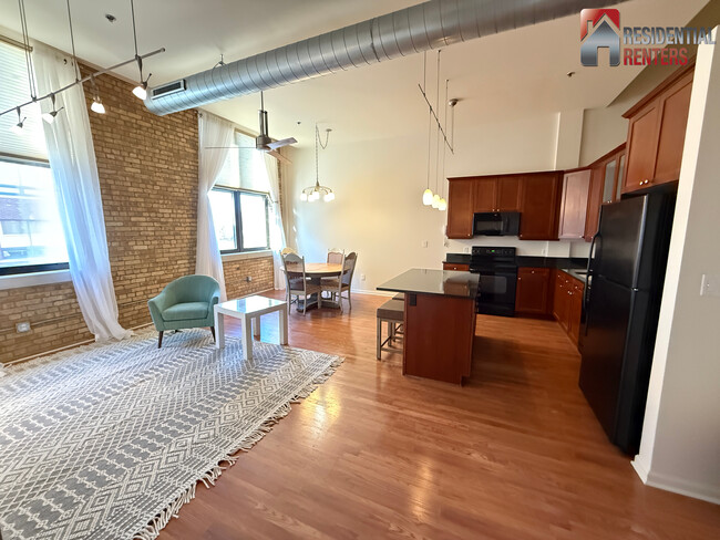 Photo - 1924 N Hubbard St Condo Unit 202