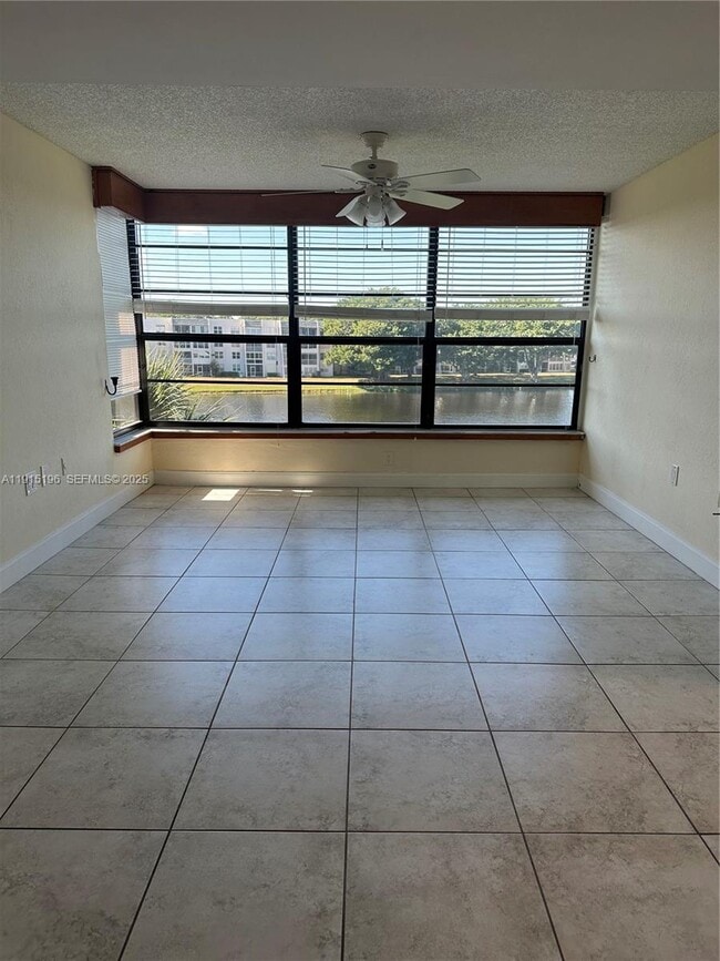 Photo - 1526 Whitehall Dr Unit 403