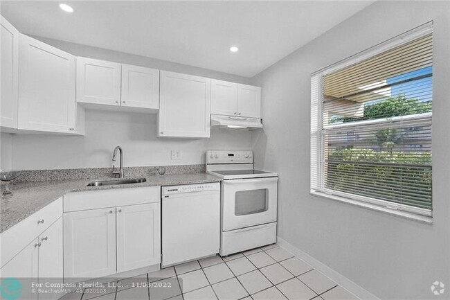 Building Photo - 7605 NW 5th Pl Rental