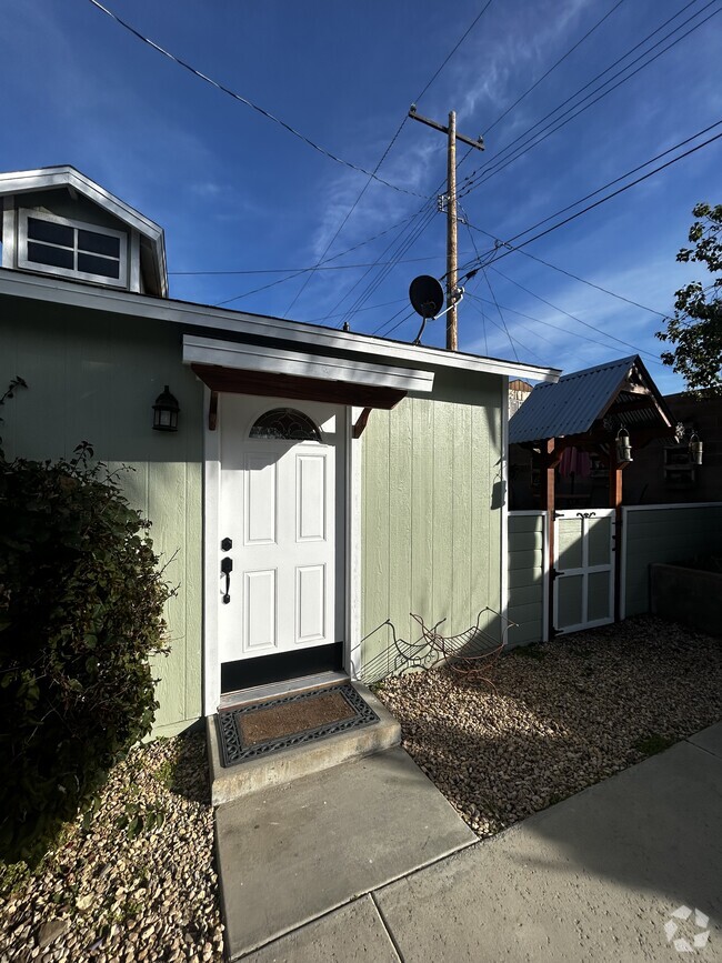 Building Photo - 30161 Westbrook Dr Unit Studio Apt