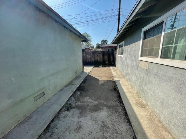 Photo - 833 W Walnut Ave Unidad frnt