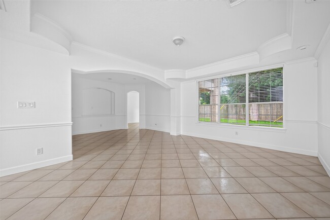 Building Photo - 20003 Fieldtree Dr