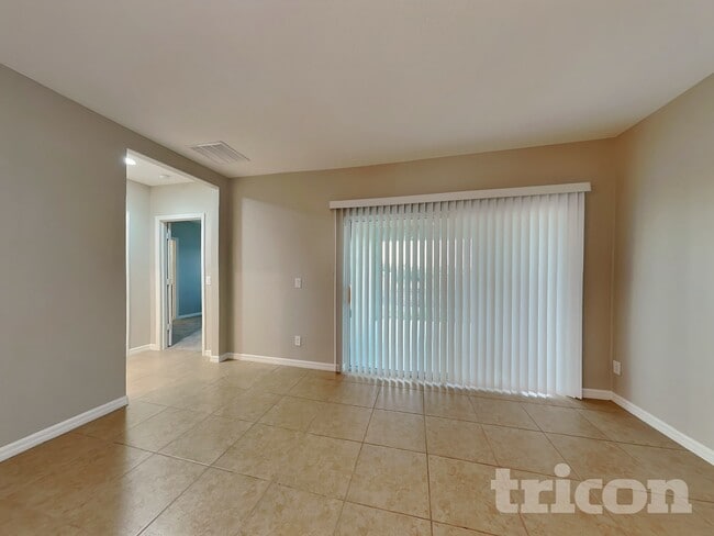 Photo - 727 Benjamin Trail