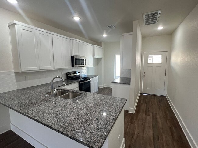 Building Photo - Call Green Oak Property Management to schedule your tour today!