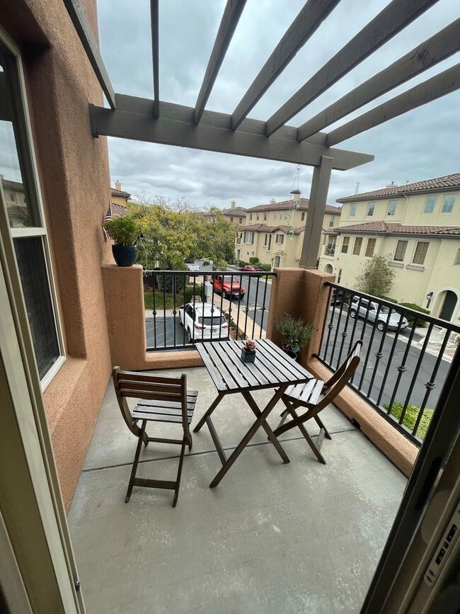 Photo - $3200 - Upgraded 2 bedroom 2 bath, 1735 sq ft townhouse in Mission Valley