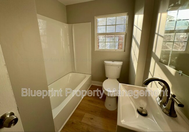 Photo - 1532 Bay Ave SW