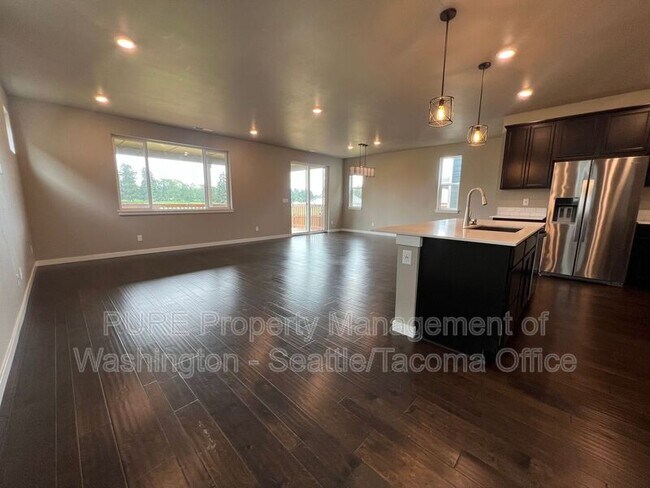 Photo - 910 Burwood St SE