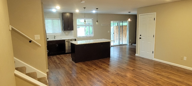 Photo - 4602 Simms St