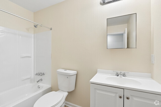 Townhome 2BR, 1.5BA - Bathroom
