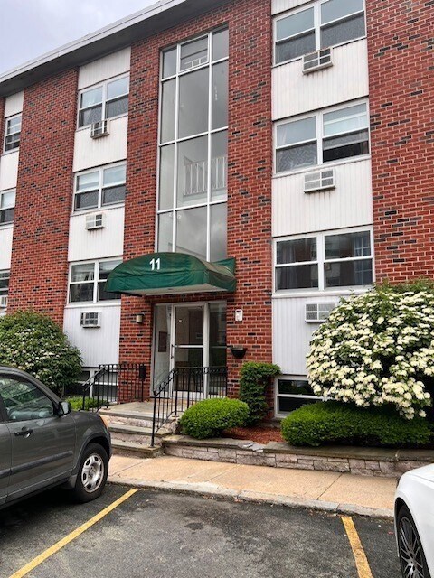 Building Photo - 11 Commonwealth Ct Unit 9 Rental