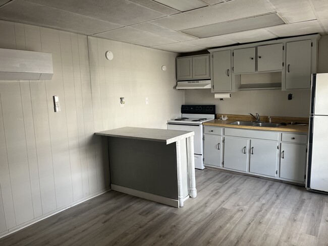 Kitchenette - 2116 Crosley St House