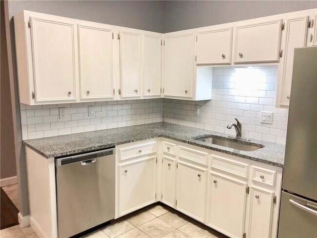 Photo - 2414 Longview St Unit 303