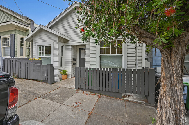 Building Photo - 17 Van Buren St Rental