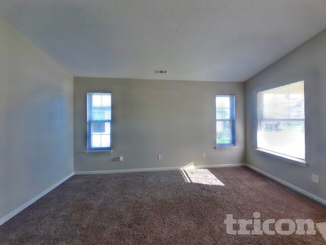 Photo - 1748 Long Lake Dr