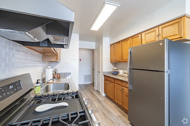 2BR, 2BA - 1,150SF - Kitchen