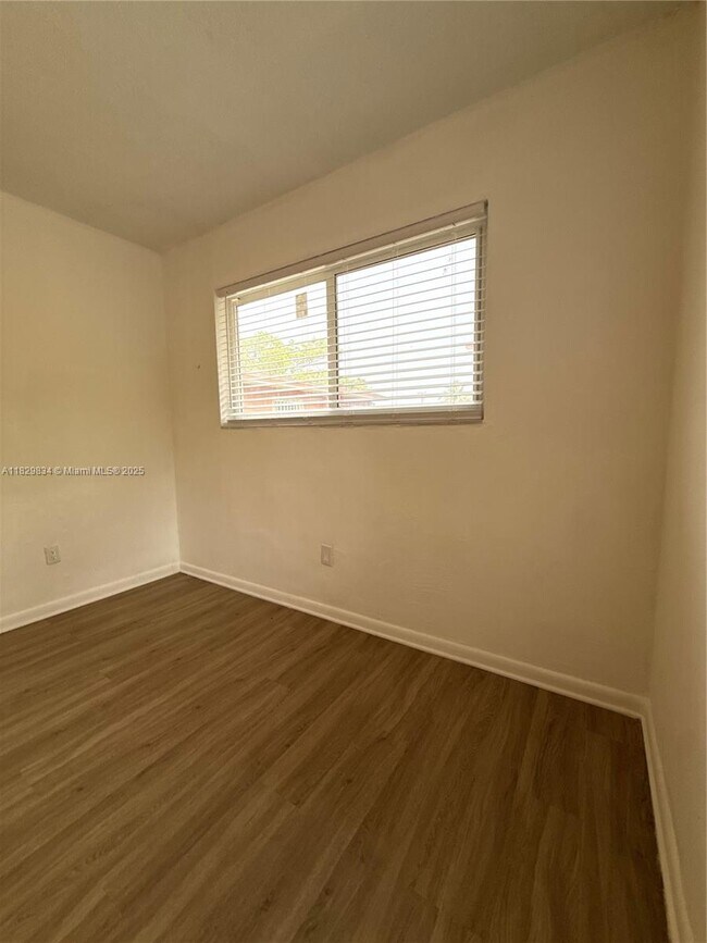 Photo - 5515 NW 6th Pl Unidad 4