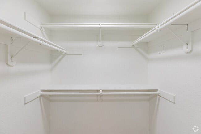 2BR, 2BA - 1,040SF