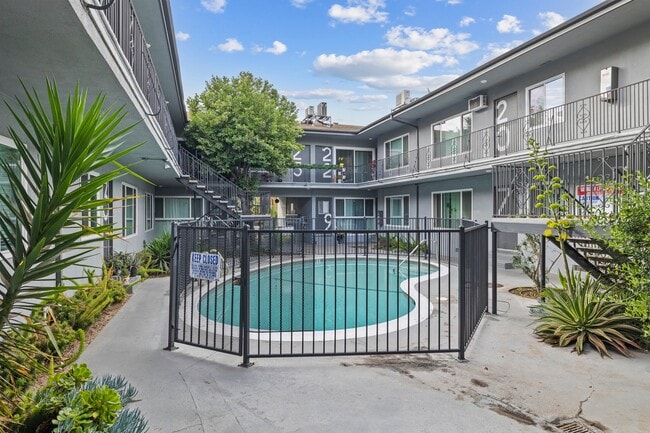 Photo - 5427 Carlton Way Unidad 3