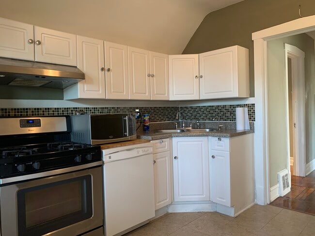 Building Photo - 4704 W Waveland Ave Unit Floor 2