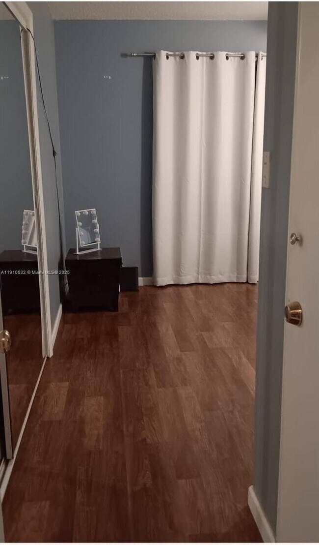 Photo - 2560 SW 11th St Unidad 1