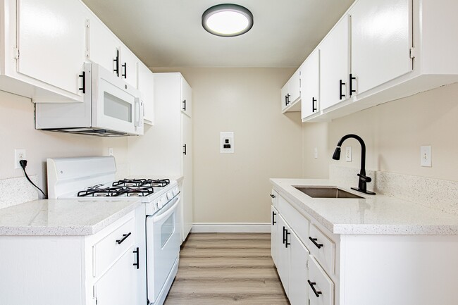 Building Photo - Cypress Villas Apartment Homes