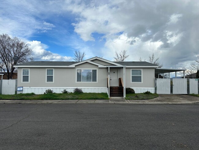 Building Photo - You Want to see this place