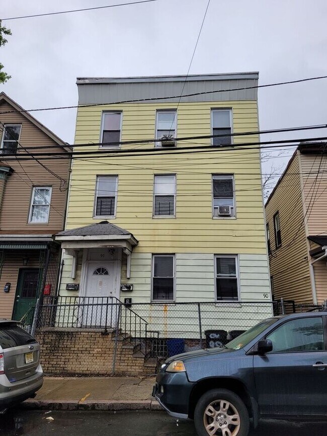 Basement Apartment at 90 Cutler, Newark NJ - Basement Apartment at 90 Cutler, Newark NJ
