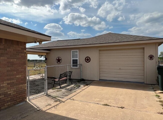 Photo - 566 Schmidt Rd