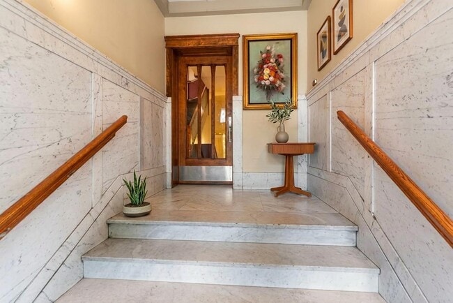 Photo - 4721 S Greenwood Ave Unidad LL