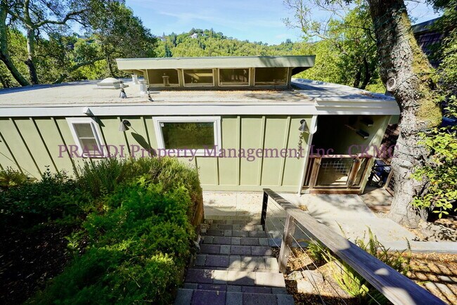Photo - Air Conditioned San Rafael House with Pano...