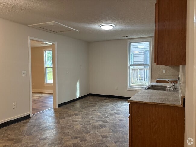 Building Photo - 629 Hallyburton St Rental
