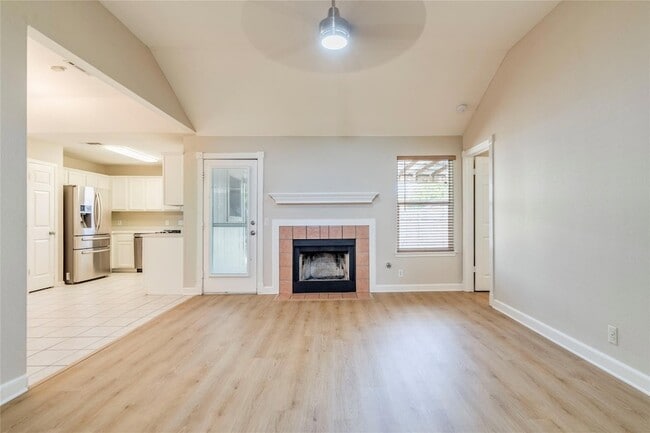 913 Jasmine Trail