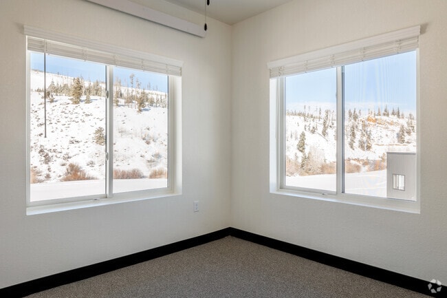 3BR, 2BA - 1,085SF - Bedroom