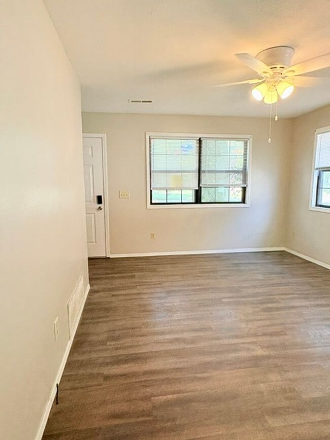 Photo - 531-C. N Oak Grove Ave