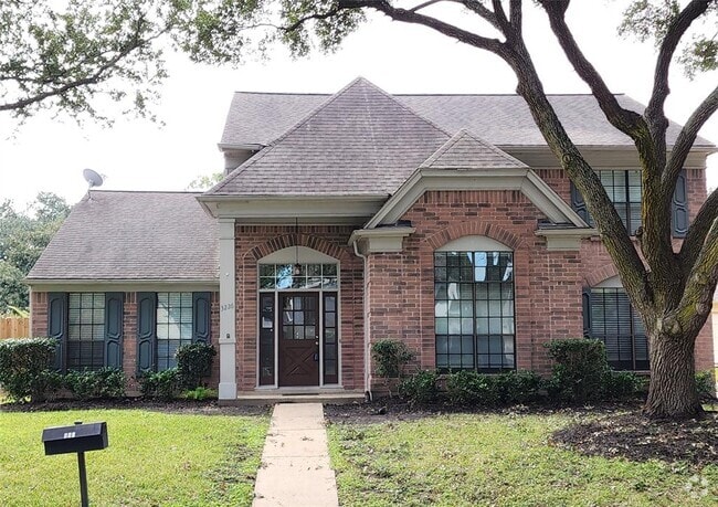 Building Photo - 3226 Country Club Blvd Rental