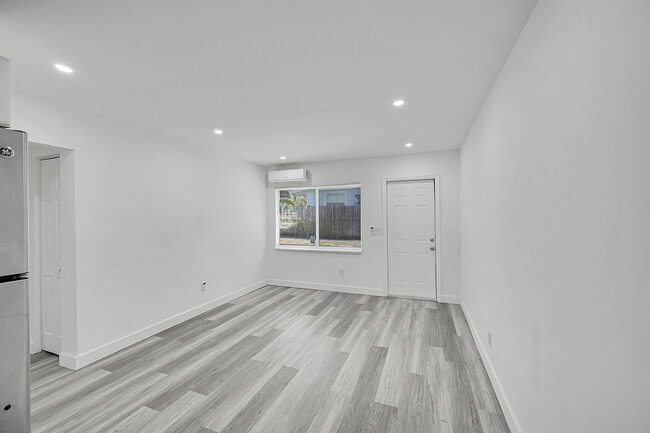 Photo - 1157 W 36th St