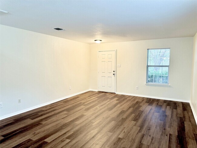 Photo - 3814 Silver Bridge Ln