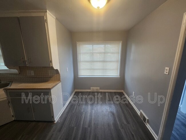 20025 Hubbell Ave
