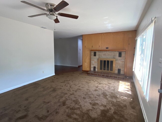 Photo - Inviting 2-Bedroom Home in Central Lakeland – Now Available!