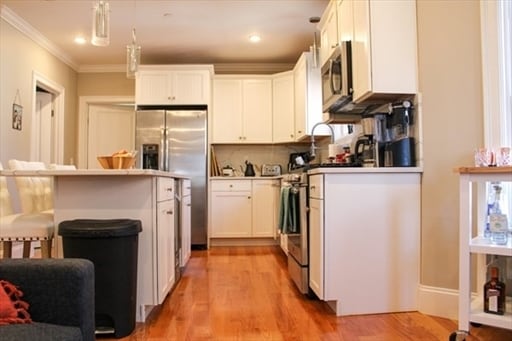 Building Photo - 116 Holland St Unit 2F