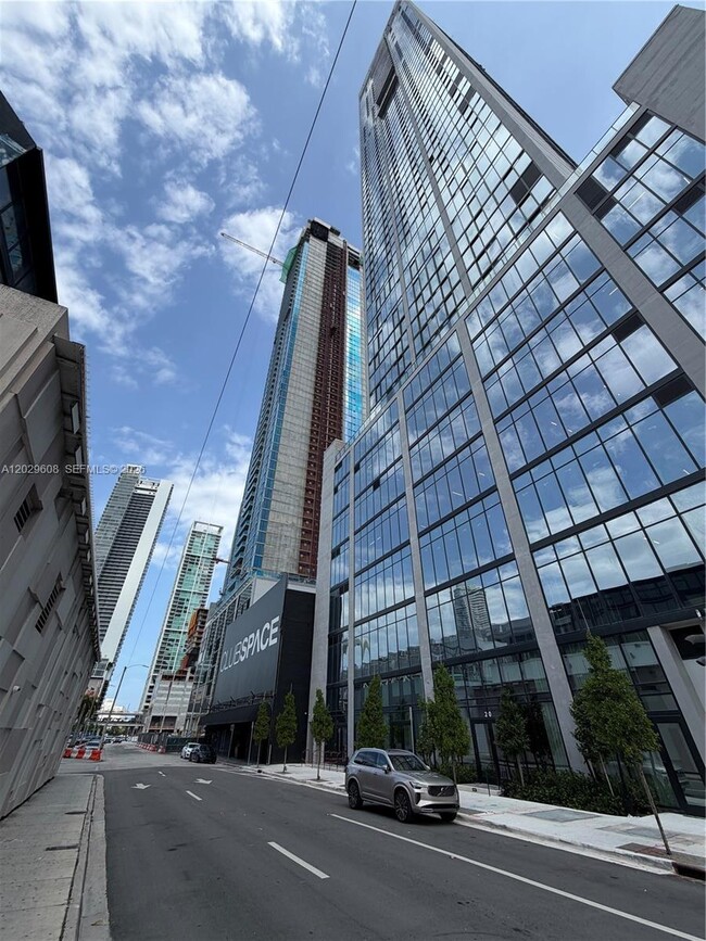Building Photo - 20 NE 11th St Unit 3306B