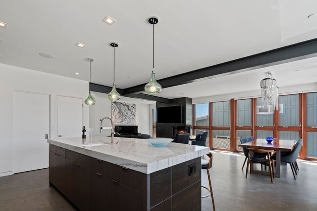 Photo - 1214 Cornwall Ln