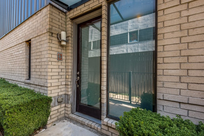 Building Photo - 4235 Holland Ave Unit B Rental