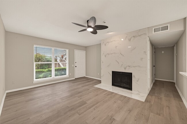 Building Photo - 1860 White Oak Dr Unit 311