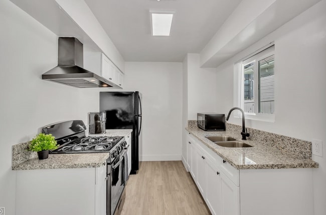 Building Photo - Downtown Modern Smart Home Unit 1