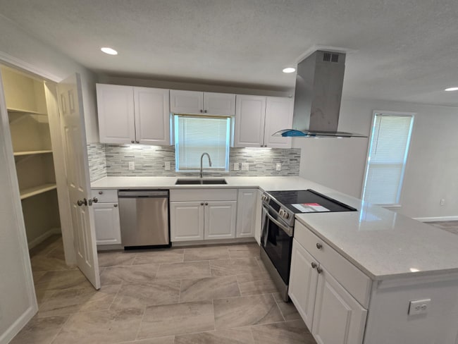 Photo - 629 S Gevers St