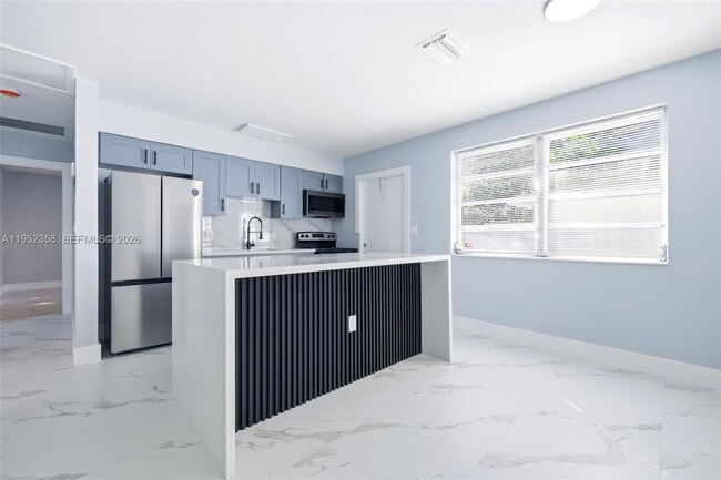 Photo - 2440 Hayes St Unidad 1-5